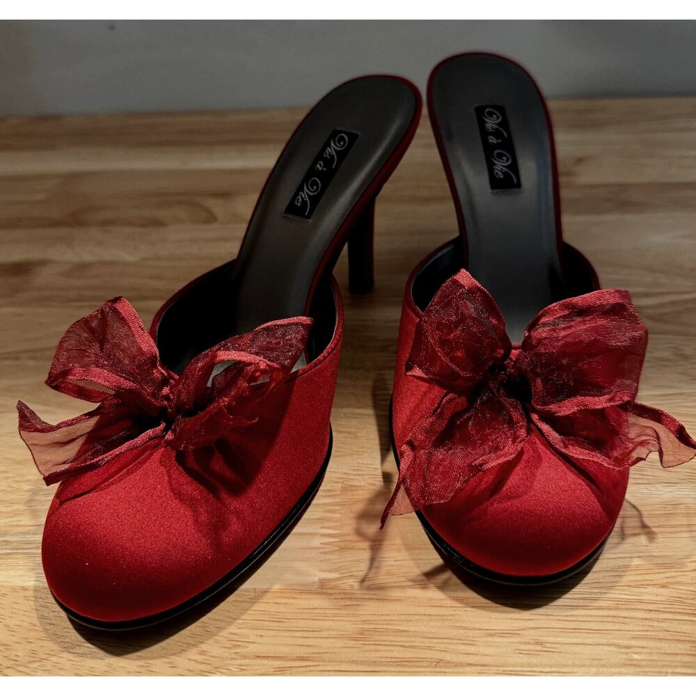 Vis a Vie Women's Manda Heeled Mules Wine Colored Satin Upper w/ Sheer Bow SZ 8